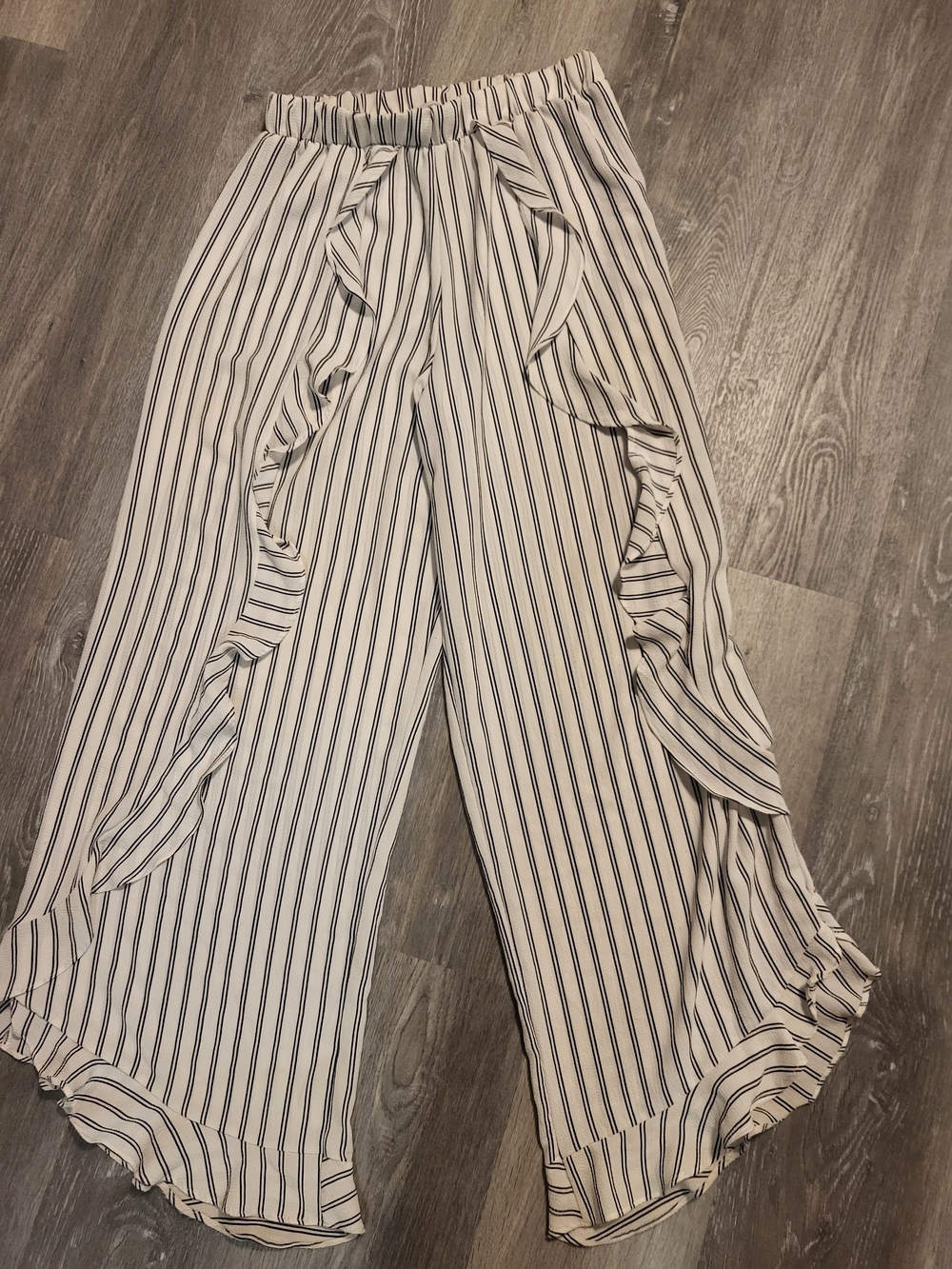 Green Envelope Striped Ruffle Wide-Leg Pants - White & Black